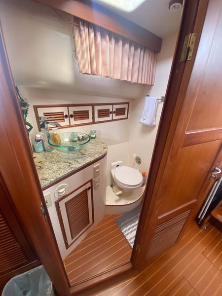 1999 Offshore Yachts Cockpit Motor Yacht
