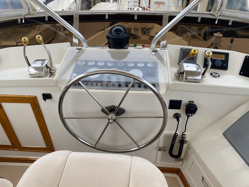 1999 Offshore Yachts Cockpit Motor Yacht