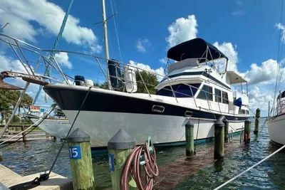 Marine Trader Sundeck Fb