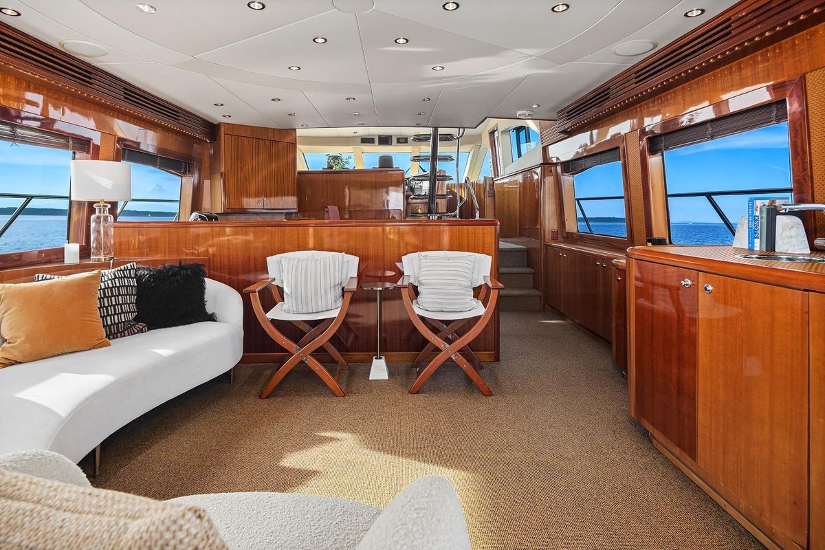 2001 Hatteras 63 