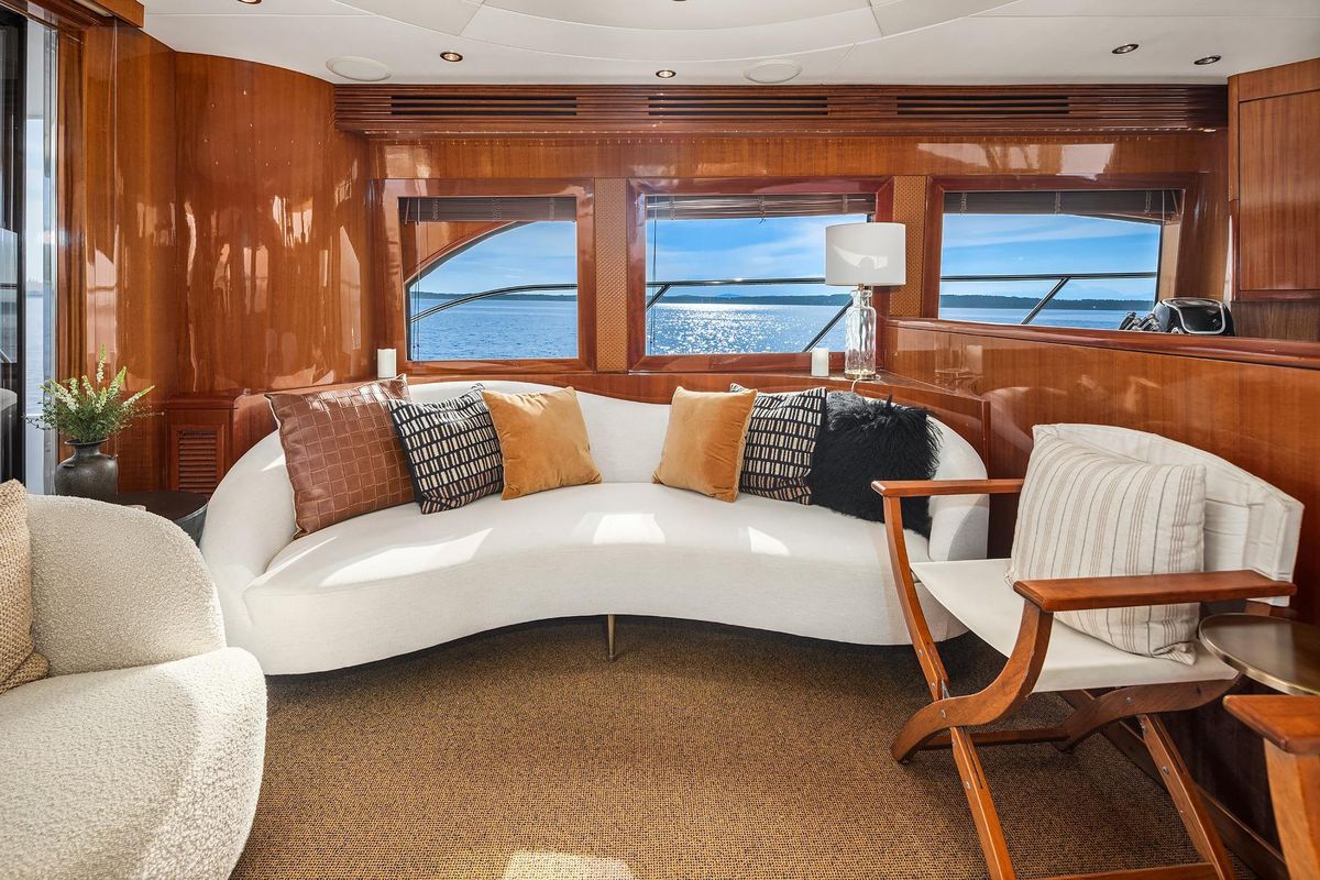 2001 Hatteras 63 
