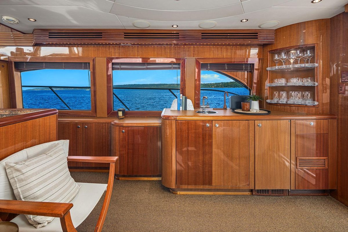 2001 Hatteras 63 