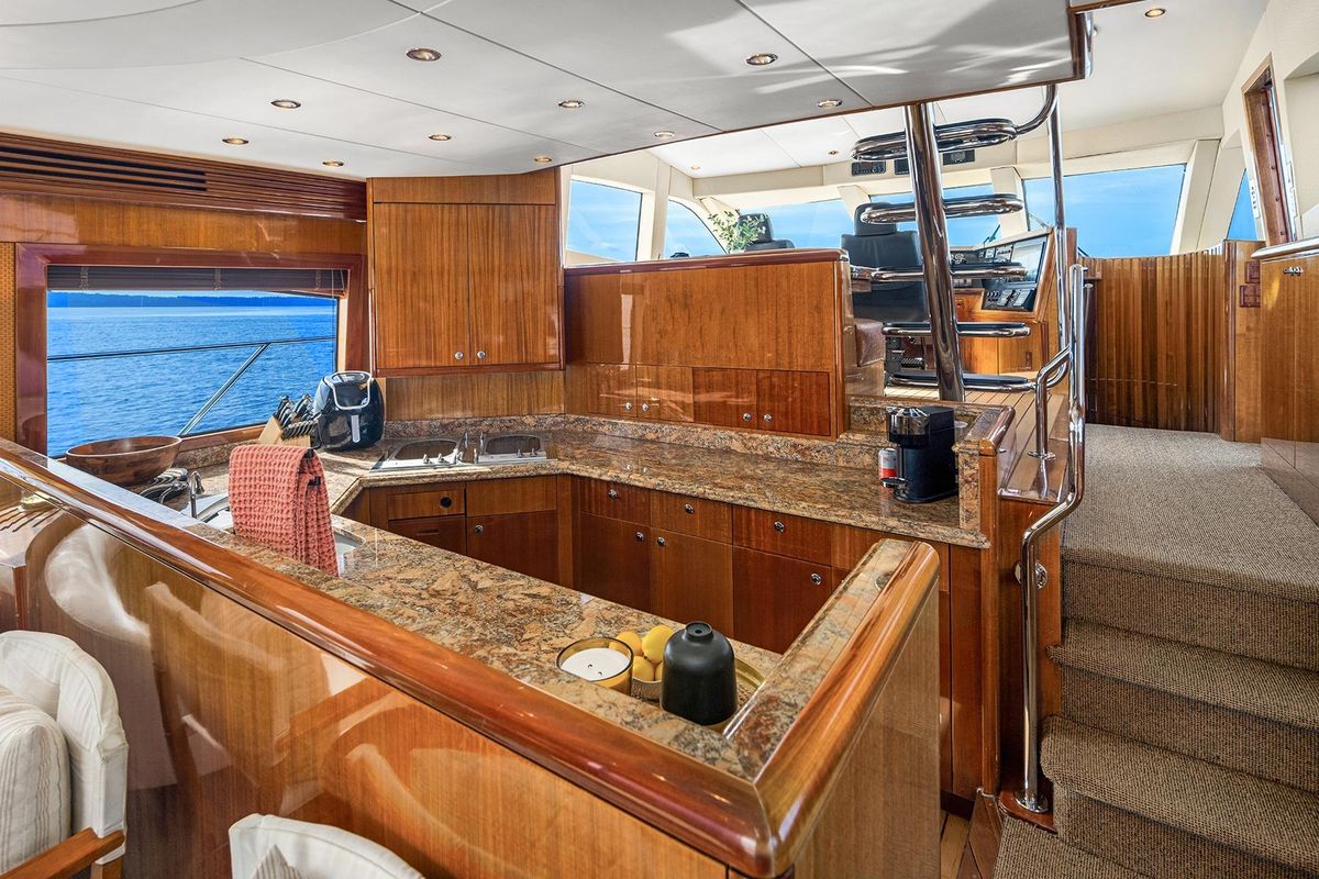 2001 Hatteras 63 