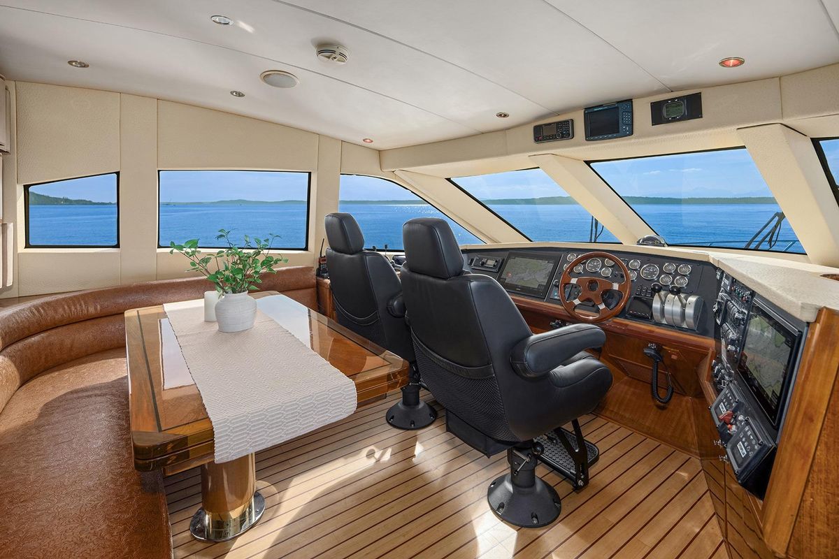 2001 Hatteras 63 