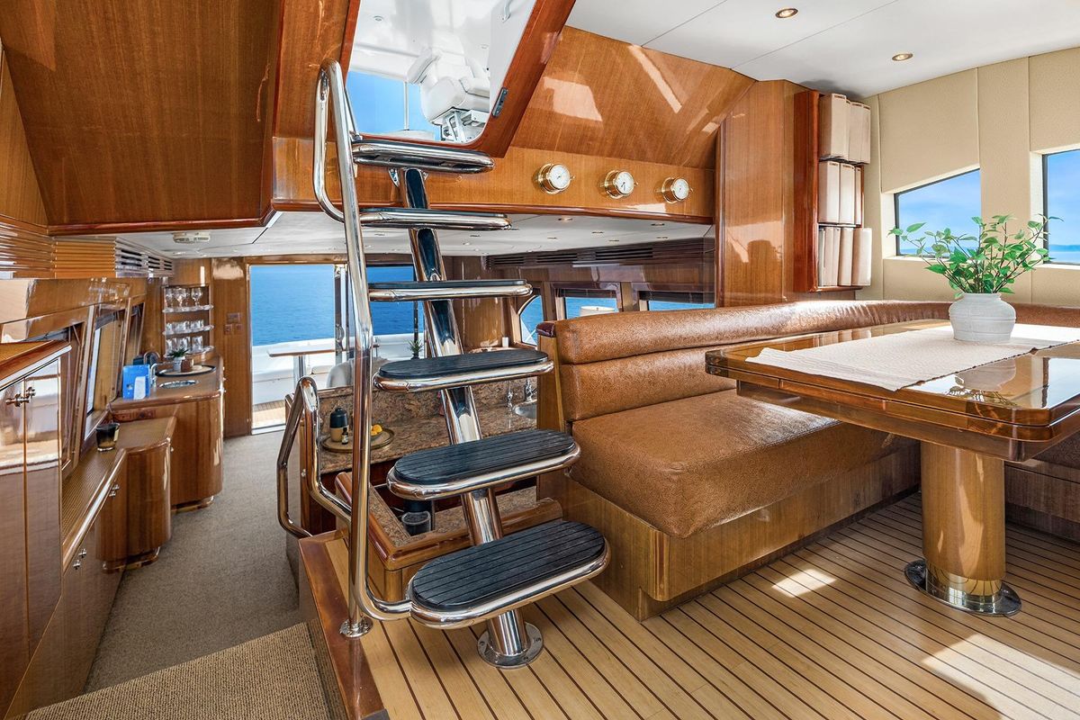 2001 Hatteras 63 