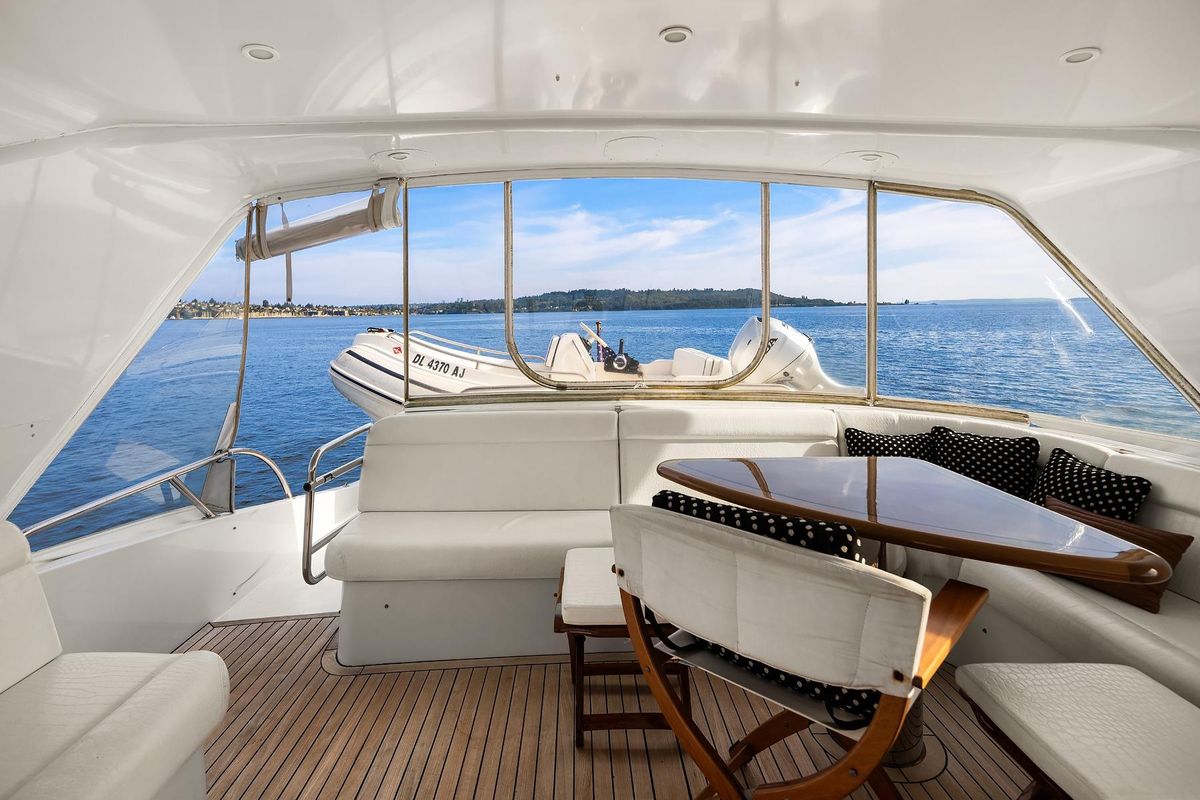 2001 Hatteras 63 