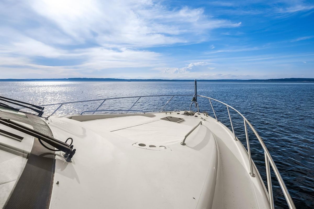 2001 Hatteras 63 