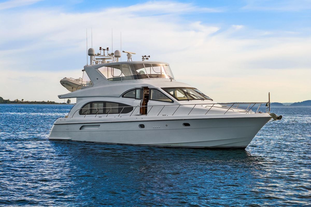 2001 Hatteras 63 