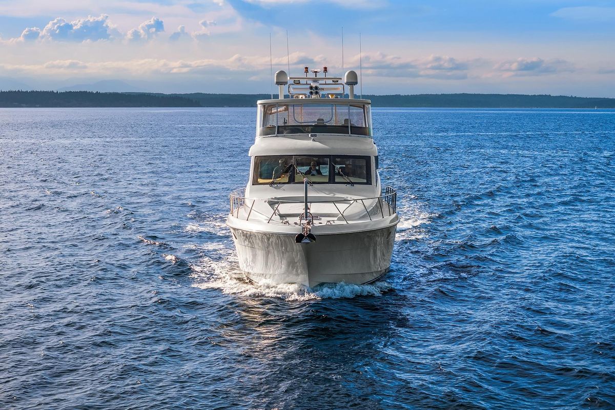 2001 Hatteras 63 