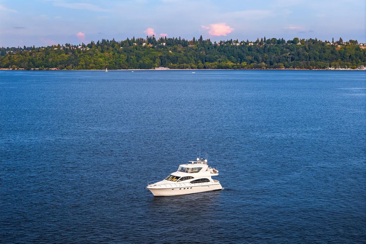 2001 Hatteras 63 