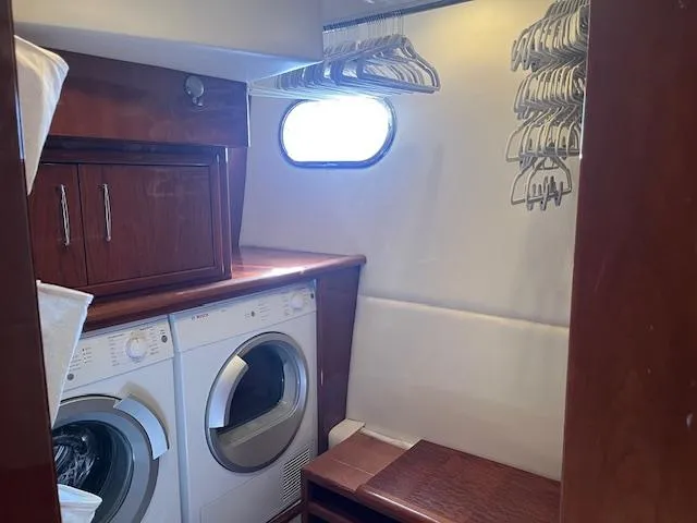 Hydrogène Yacht Photos Pics Spacious Walk In Closet