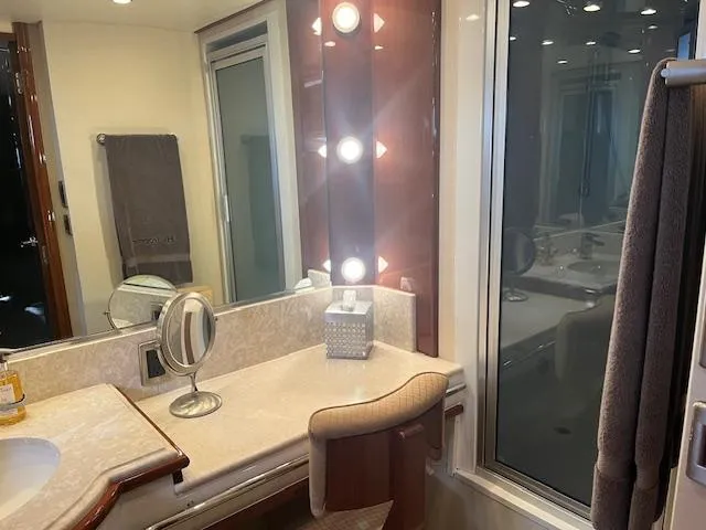 Hydrogène Yacht Photos Pics ‘Her’ Sit Down Vanity w/Head