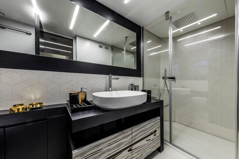  Yacht Photos Pics Manufacturer Provided Image