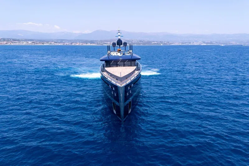 Blade II Yacht Photos Pics Luxurious MMGI BLADE II yacht cruising on open sea, 2009 model.