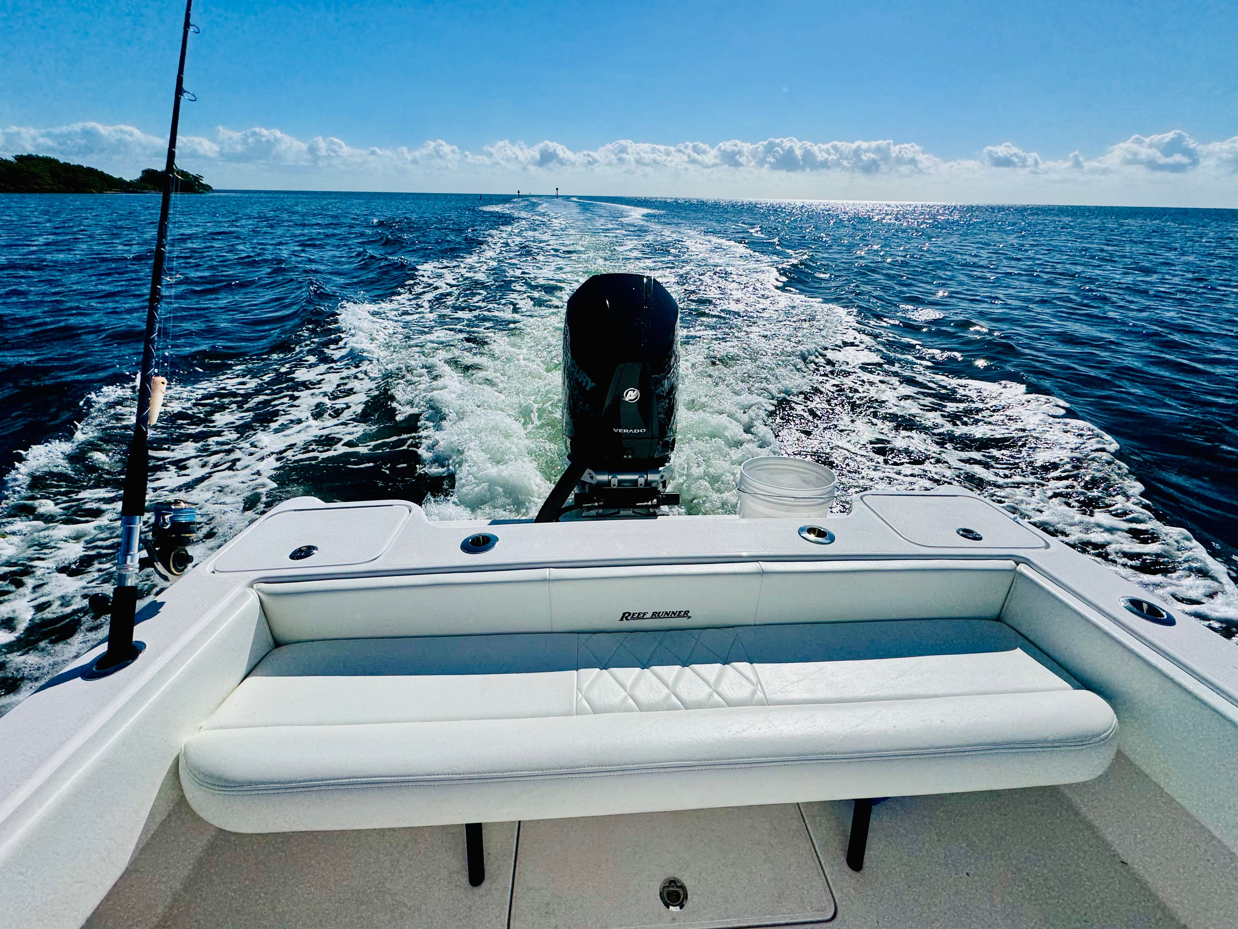 Reef Runner 230 C Open 2026 on open sea, rear view.