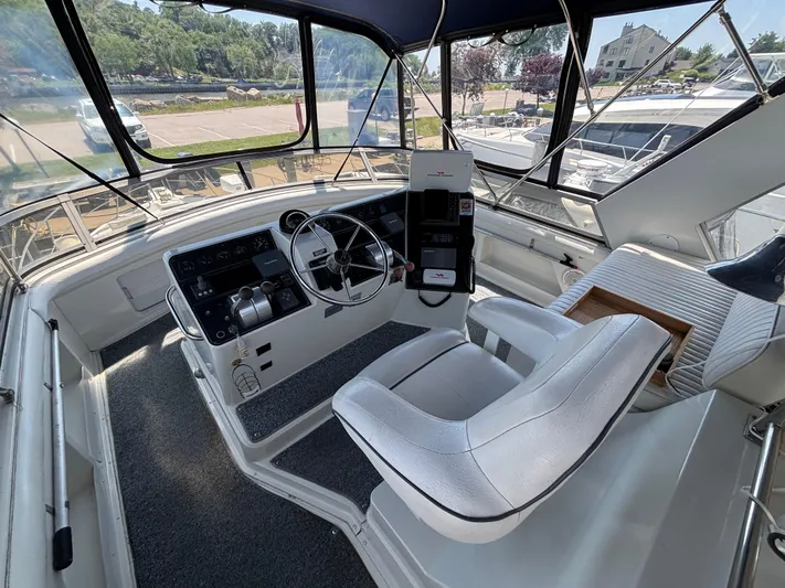 Yacht Photos Pics 1993 Carver 440 Aft Cabin Motor Yacht helm with steering wheel and control panel.