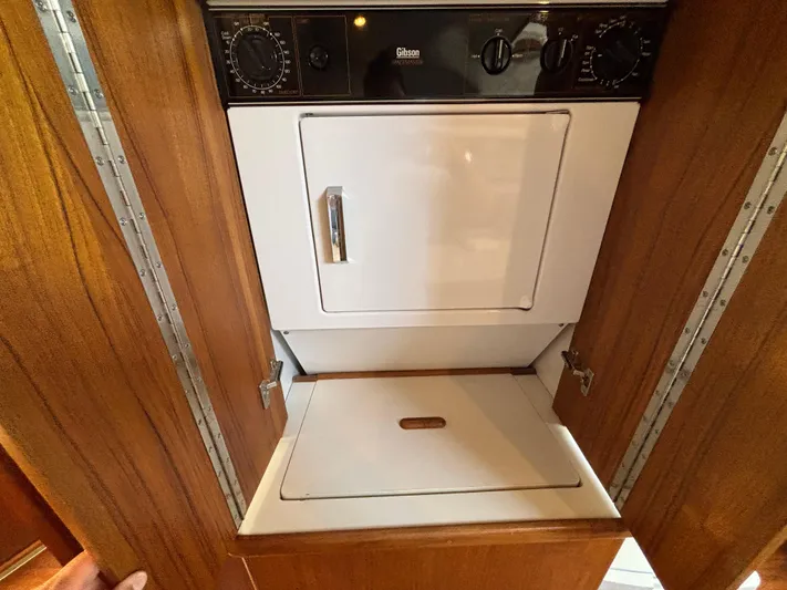  Yacht Photos Pics 1993 Carver 440 Aft Cabin Motor Yacht interior with built-in Gibson appliance.