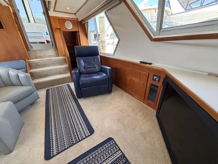  Yacht Photos Pics Interior of 1993 Carver 440 Aft Cabin Motor Yacht with plush seating and carpeted flooring.