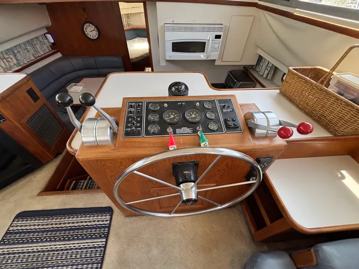 Yacht Photos Pics 1993 Carver 440 Aft Cabin Motor Yacht helm with steering wheel and control panel.