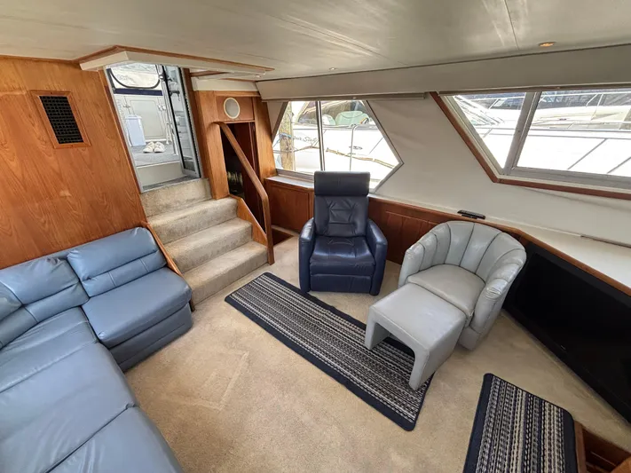  Yacht Photos Pics Interior of 1993 Carver 440 Aft Cabin Motor Yacht with plush seating and carpeted flooring.
