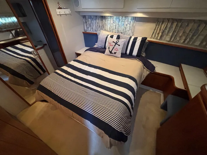  Yacht Photos Pics 1993 Carver 440 Aft Cabin Motor Yacht bedroom with nautical-themed bedding.