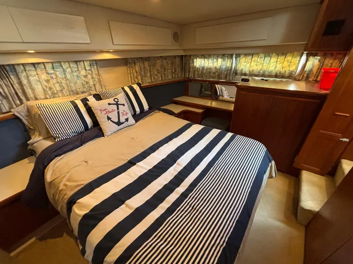  Yacht Photos Pics Cozy bedroom in 1993 Carver 440 Aft Cabin Motor Yacht with nautical decor.