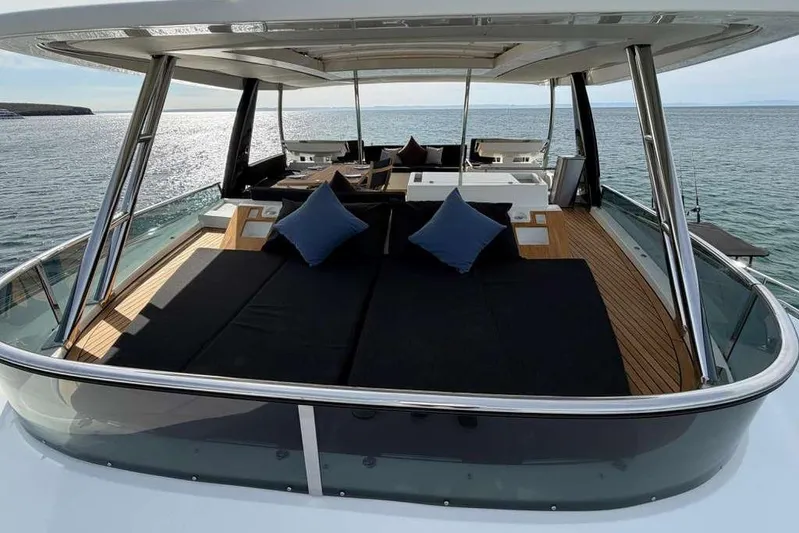 Sona 1 Yacht Photos Pics Luxurious 2019 Lagoon 630 MY yacht with spacious deck and ocean view.