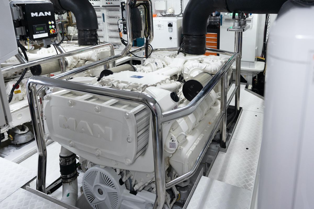 2022 Azimut 97 