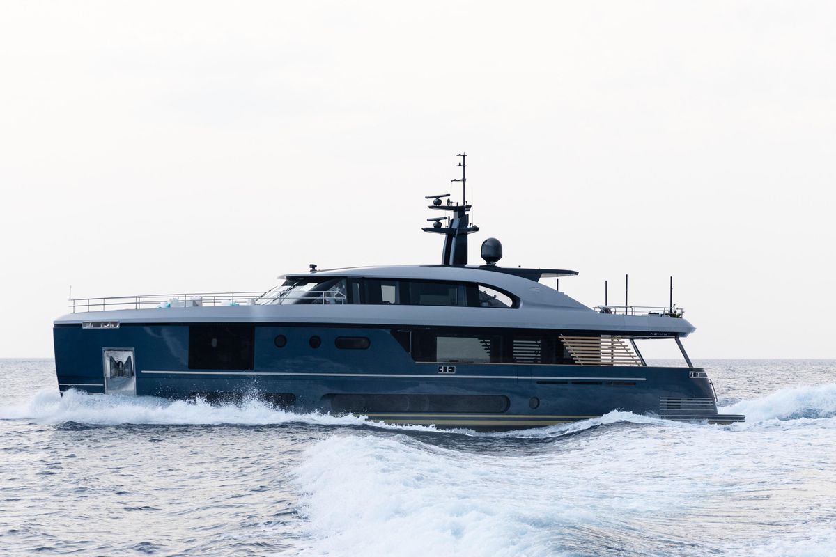 2022 Azimut 97 