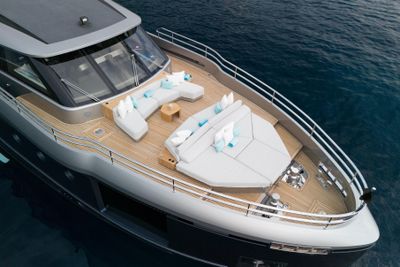 Yacht