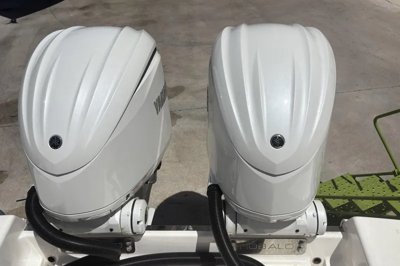 302-112 Yacht Photos Pics Twin Yamaha outboard engines on a 2023 Robalo R302 Center Console boat.