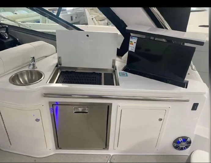 Who Kick Dan Yacht Photos Pics Wet Bar/Electric Grill/Beverage Refrigerator/TV