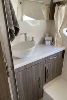 Who Kick Dan Yacht Photos Pics Head Compartment