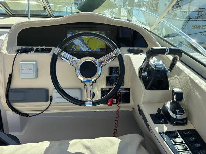 Who Kick Dan Yacht Photos Pics Helm