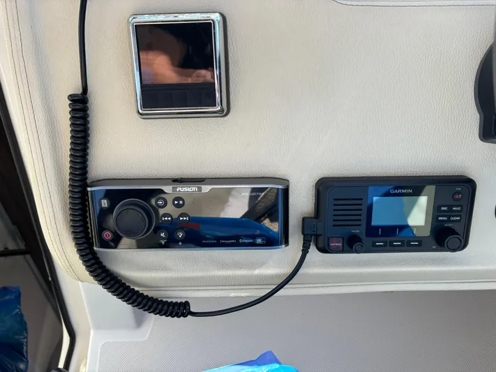 Who Kick Dan Yacht Photos Pics Fusion Stereo, Optimist 360, VHF Radio