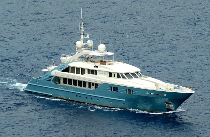 Aquamarina Yacht Photos Pics Luxury yacht ISA Isa 470, 2007 model, cruising on open sea.