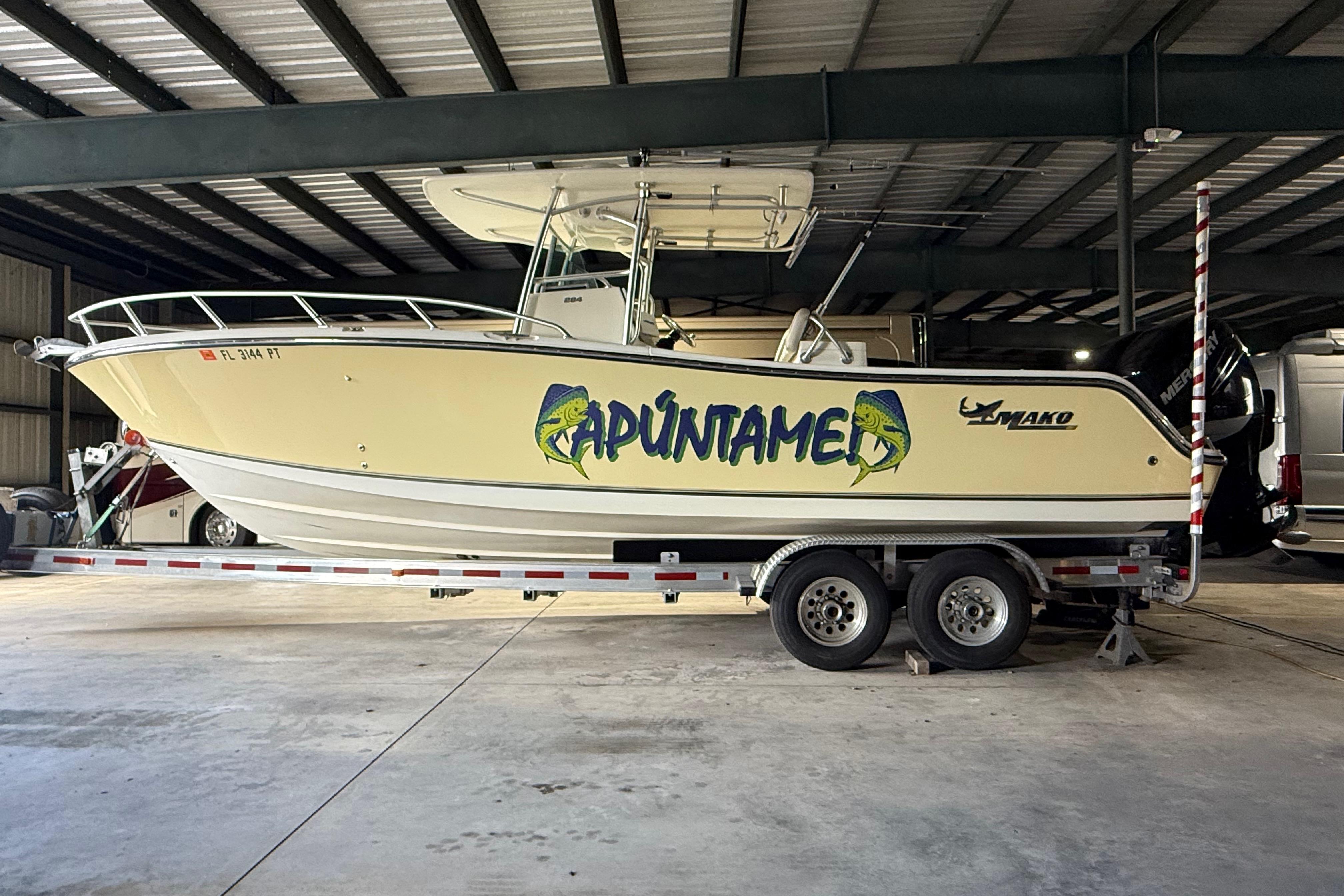Mako 284 Center Console
