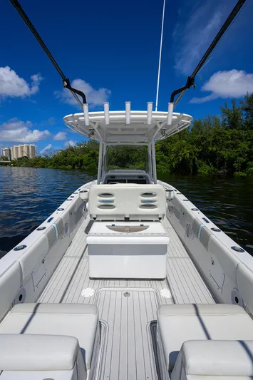  Yacht Photos Pics 2023 Powerplay Powerboats 30 RumRunner on water, featuring sleek design and spacious deck.