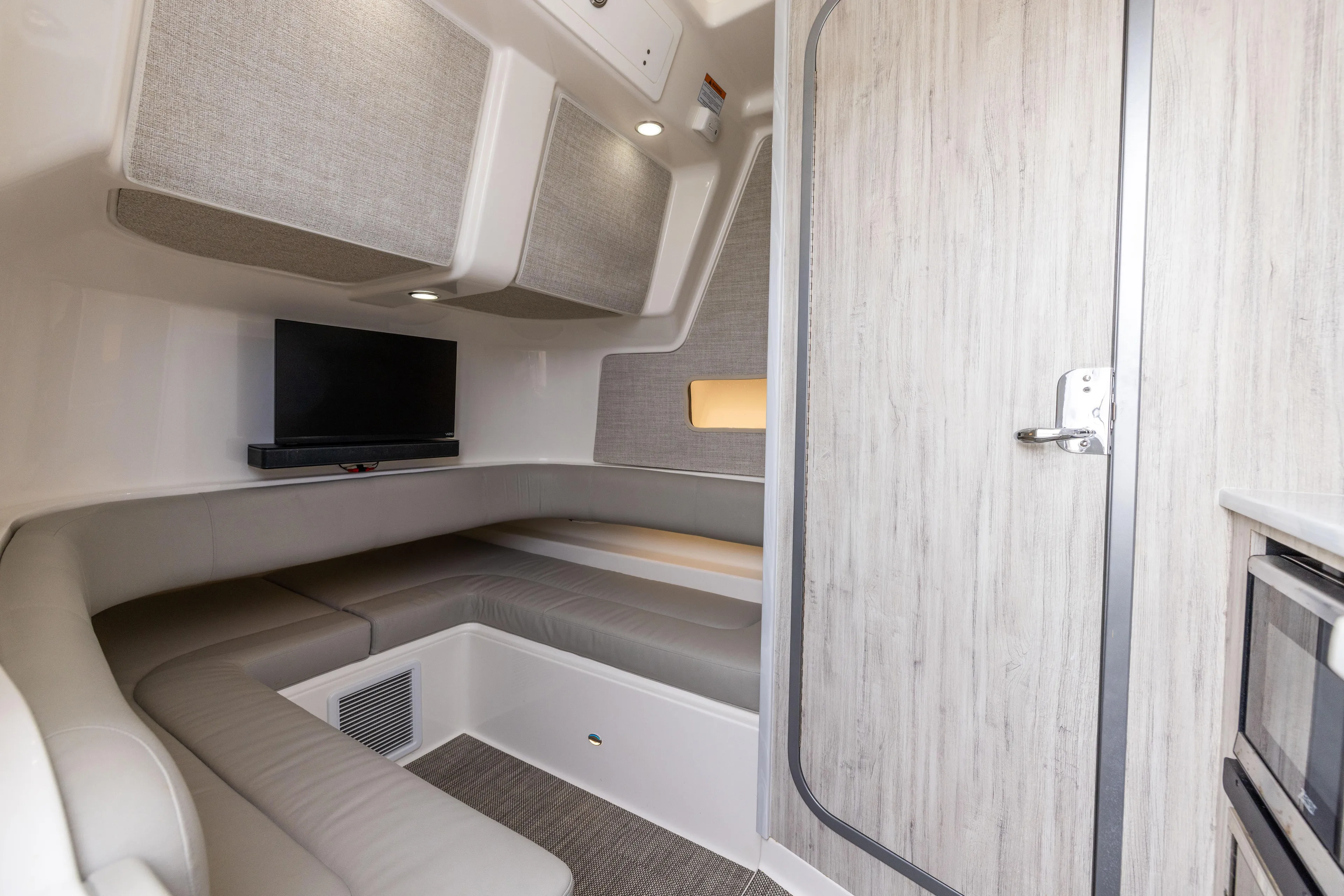 Comin In Reel Hot Yacht Photos Pics 