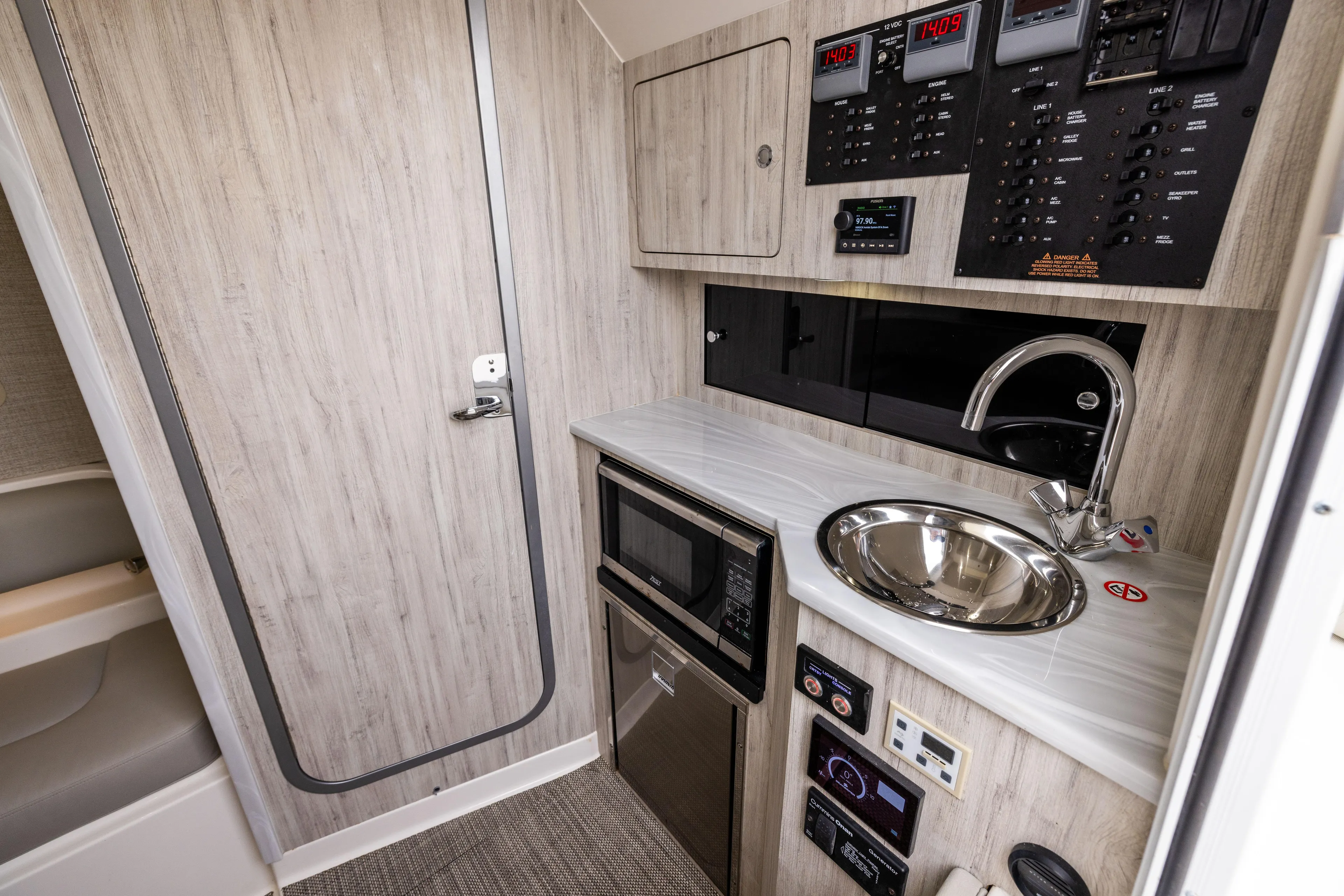 Comin In Reel Hot Yacht Photos Pics 