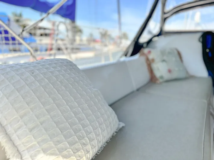  Yacht Photos Pics Cozy seating area on a 2006 Beneteau Oceanis 473 sailboat with cushions.