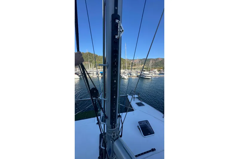 Gtfo Yacht Photos Pics Sailboat mast and rigging on Balance 482, 2023 model, docked in a marina.