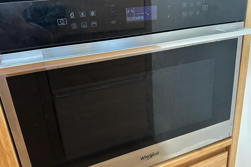Gtfo Yacht Photos Pics Modern Whirlpool microwave oven with digital display and touch controls, model Balance 482, 2023.