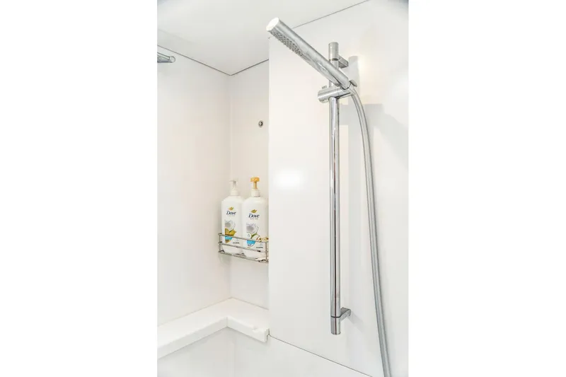 Gtfo Yacht Photos Pics Modern shower with chrome fixtures and Dove products, Balance 482, 2024 model.