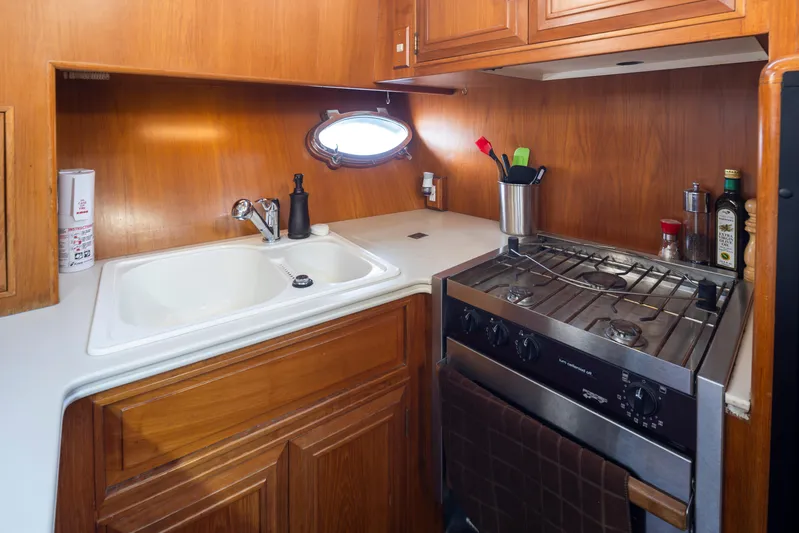 Ungrounded Yacht Photos Pics Galley area of 1991 Ocean Alexander 440 Sundeck CPMY.