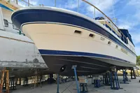 Trader 535 Signature yacht from 2001 on dry dock, blue and white hull.