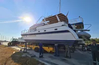 Trader 535 Signature 2001 yacht on dry dock under bright sun.