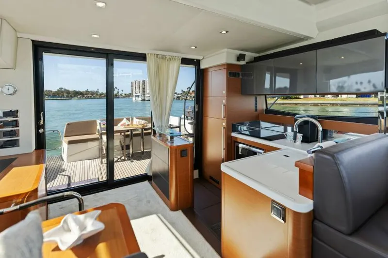 Solid Asset W/ Seakeeper Yacht Photos Pics Salon