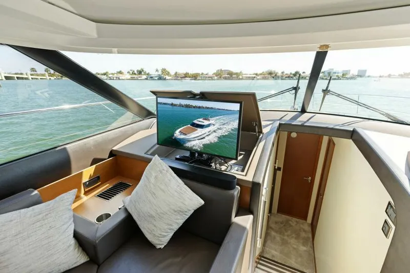 Solid Asset W/ Seakeeper Yacht Photos Pics Dinette