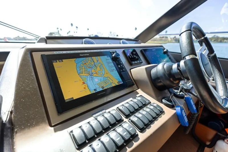 Solid Asset W/ Seakeeper Yacht Photos Pics Helm